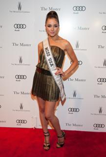 Olivia Culpo feet photo thumbnail