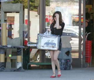 Rachel Bilson feet photo thumbnail
