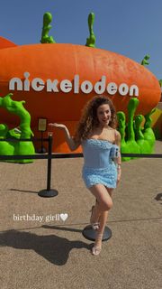 Sofie Dossi feet photo 5