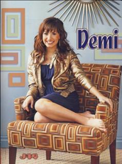 Demi Lovato feet photo thumbnail