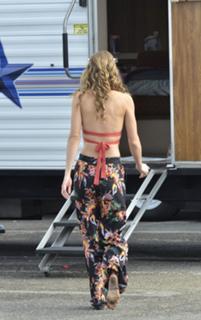 AnnaLynne McCord feet photo thumbnail