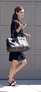 Rachel Bilson feet photo thumbnail