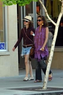 Rachel Bilson feet photo thumbnail
