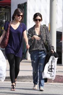 Rachel Bilson feet photo thumbnail