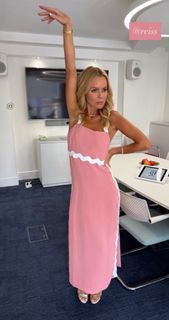 Amanda Holden feet photo 3