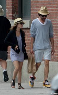 Rachel Bilson feet photo thumbnail