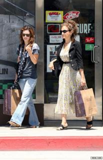 Rachel Bilson feet photo thumbnail