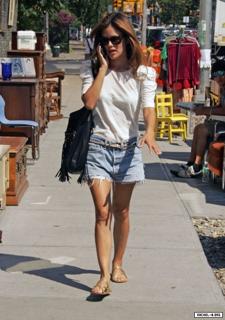 Rachel Bilson feet photo thumbnail