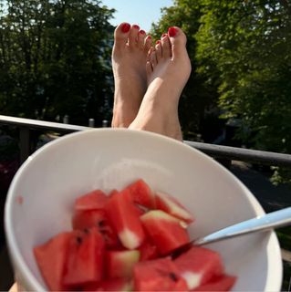 Vanessa Blumhagen feet photo 1