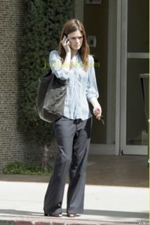 Rachel Bilson feet photo thumbnail