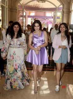 Sara Ali Khan feet photo 1