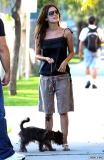 Rachel Bilson feet photo thumbnail