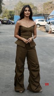 Pooja Hegde feet photo 1