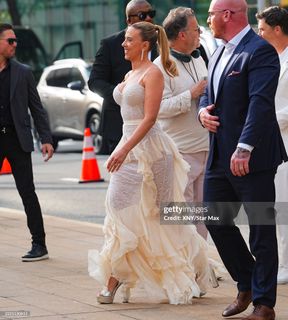 Scarlett Johansson feet photo 3
