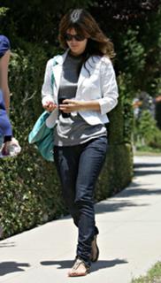 Rachel Bilson feet photo thumbnail