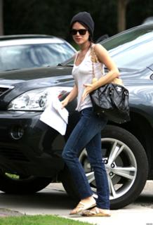 Rachel Bilson feet photo thumbnail