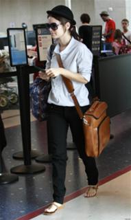 Rachel Bilson feet photo thumbnail
