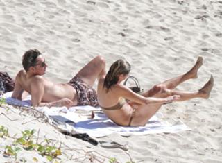 Kate Moss feet photo thumbnail