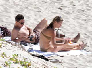 Kate Moss feet photo thumbnail