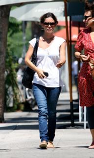 Rachel Bilson feet photo thumbnail