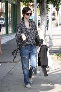 Rachel Bilson feet photo thumbnail