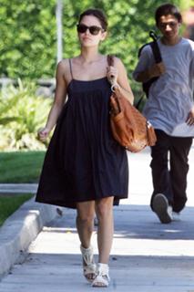 Rachel Bilson feet photo thumbnail