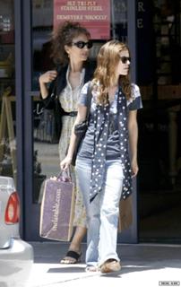Rachel Bilson feet photo thumbnail