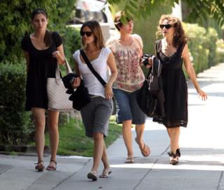 Rachel Bilson feet photo thumbnail