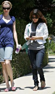 Rachel Bilson feet photo thumbnail