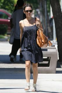 Rachel Bilson feet photo thumbnail