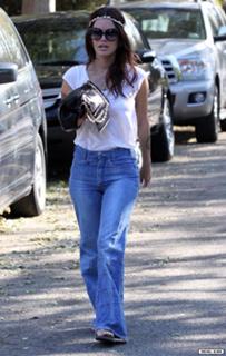 Rachel Bilson feet photo thumbnail