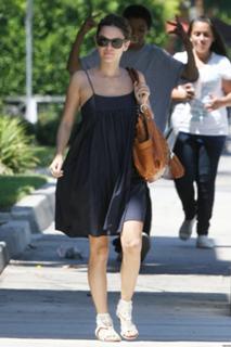 Rachel Bilson feet photo thumbnail