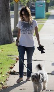 Rachel Bilson feet photo thumbnail