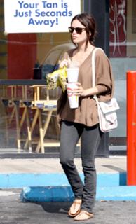 Rachel Bilson feet photo thumbnail