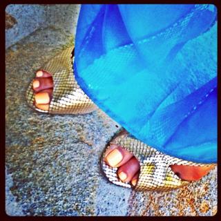 Shay Mitchell feet photo thumbnail