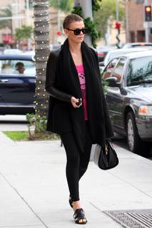 Charlize Theron feet photo thumbnail