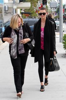 Charlize Theron feet photo thumbnail