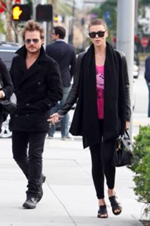 Charlize Theron feet photo thumbnail