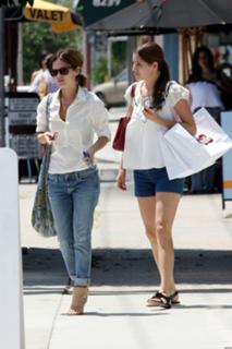 Rachel Bilson feet photo thumbnail