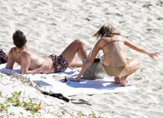Kate Moss feet photo thumbnail