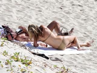 Kate Moss feet photo thumbnail