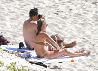 Kate Moss feet photo thumbnail