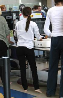 Rachel Bilson feet photo thumbnail