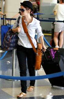 Rachel Bilson feet photo thumbnail