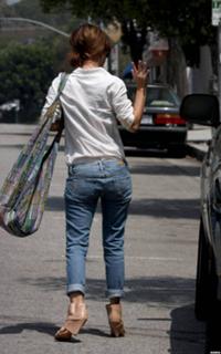 Rachel Bilson feet photo thumbnail