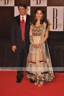 Madhuri Dixit feet photo thumbnail