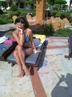 Anna Popek feet photo thumbnail