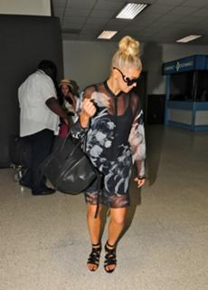 Fergie feet photo thumbnail