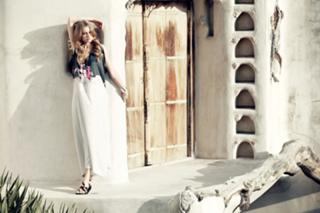 Taylor Swift feet photo thumbnail