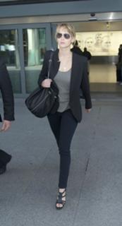 Jennifer Lawrence feet photo thumbnail